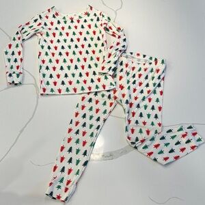 Gap baby cotton 2 piece pajama set long sleeve pants Christmas tree size 4 🌲❤️💚
